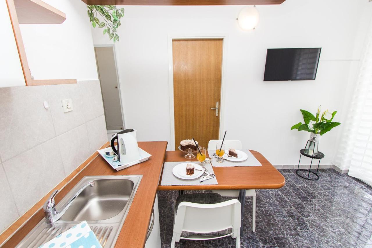 Apartmani Sanja Vodice Ngoại thất bức ảnh